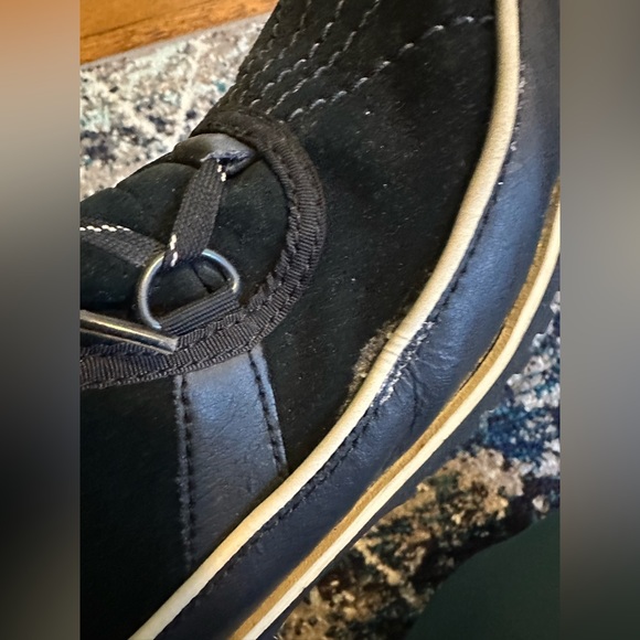 Sorel Tivoli II Women’s Waterproof Suede Snow Boot | Size 7 | Black and white - Picture 5 of 9